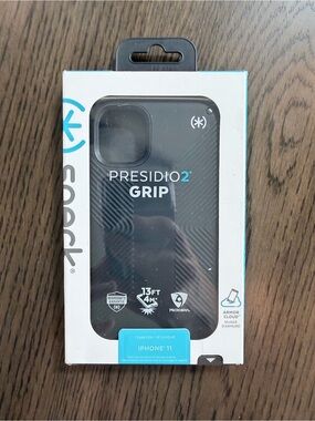 speck Presidio2 Grip iPhone 11 Case - Black